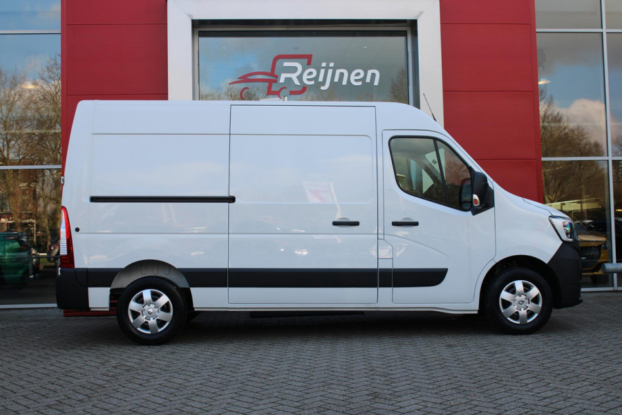 Renault Master T33 2.3 dCi 135PK L2H2 WORK EDITION 3-ZITS | LINKER ZIJSCHUIFDEUR | TREKHAAK | NAVIGATIE | ACHTERUITRIJ CAMERA | PARKEER SENSOREN VOOR / ACHTER | AIRCO | CRUISE CONTROL | MISTLAMPEN VOOR | DODEHOEKDETECTIE | ALL SEASON BANDEN |