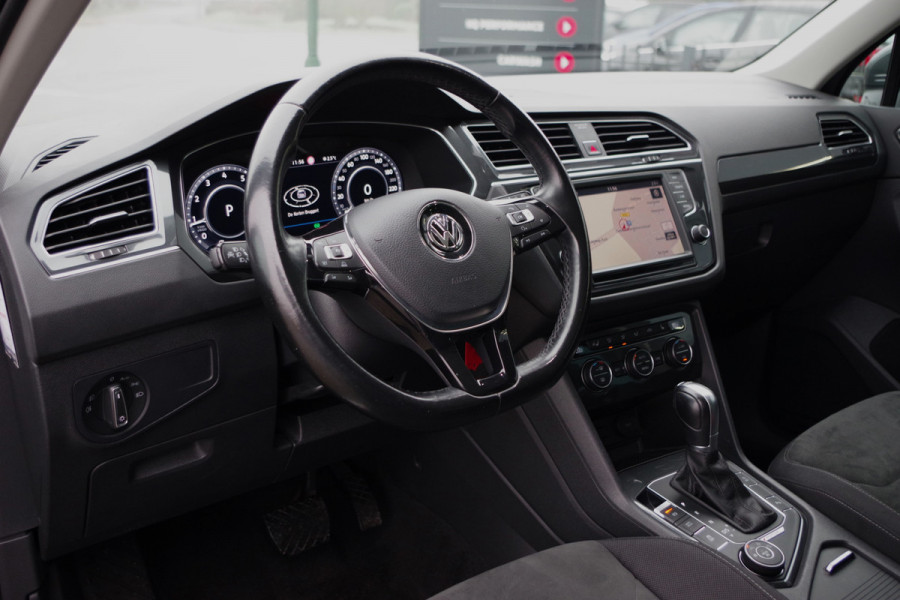 Volkswagen Tiguan 2.0 TSI 180 PK 4Motion Automaat R-Line Highline, Panoramadak, Trekhaak, Adap. Cruise Control, Apple-Carplay