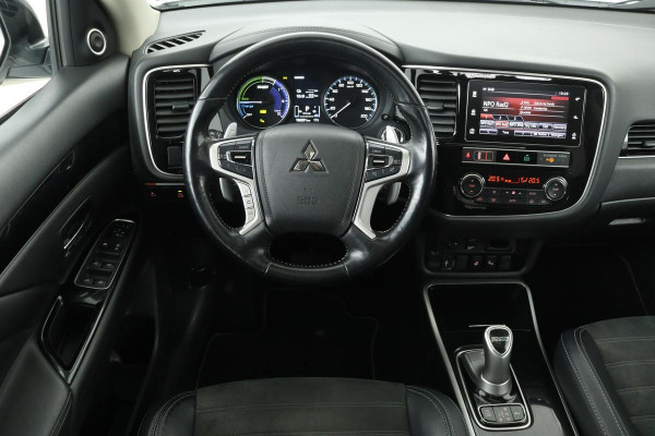 Mitsubishi Outlander 2.4 PHEV Intense+ | Schuifdak | Trekhaak | Stoel & stuurverwarming | Camera | Leder/Alcantara | Carplay | Full LED | Keyless