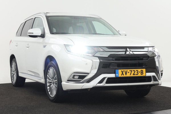 Mitsubishi Outlander 2.4 PHEV Intense+ | Schuifdak | Trekhaak | Stoel & stuurverwarming | Camera | Leder/Alcantara | Carplay | Full LED | Keyless