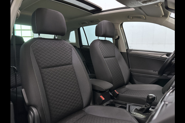 Volkswagen Tiguan 1.4 TSI ACT Business R Automaat | Panodak | Adaptive Cruise | Navigatie | L.M. 18" | Climate Control | Cruise Control | Stoelverwarming |