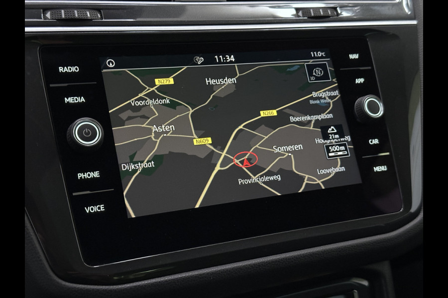 Volkswagen Tiguan 1.4 TSI ACT Business R Automaat | Panodak | Adaptive Cruise | Navigatie | L.M. 18" | Climate Control | Cruise Control | Stoelverwarming |