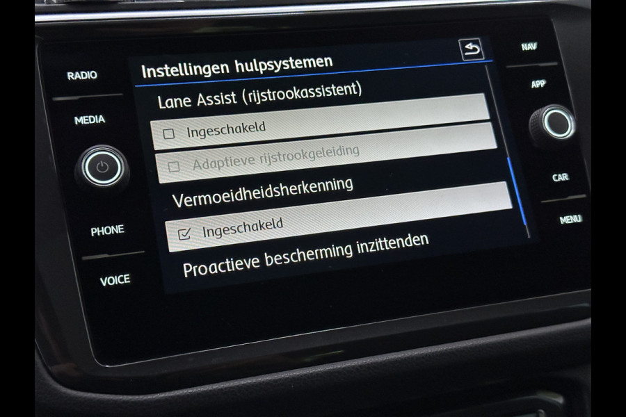 Volkswagen Tiguan 1.4 TSI ACT Business R Automaat | Panodak | Adaptive Cruise | Navigatie | L.M. 18" | Climate Control | Cruise Control | Stoelverwarming |