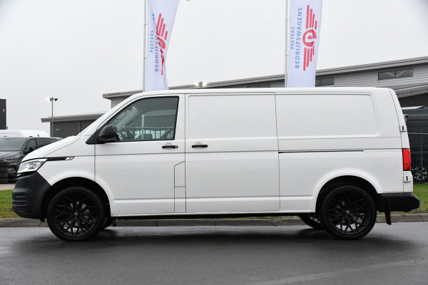 Volkswagen Transporter 2.0 TDI L2H1 30 Black & White Edition Cruise, Carplay, 2 x Schuifdeur, Sensoren, Automaat, 150PK,  LED, UNIEK!