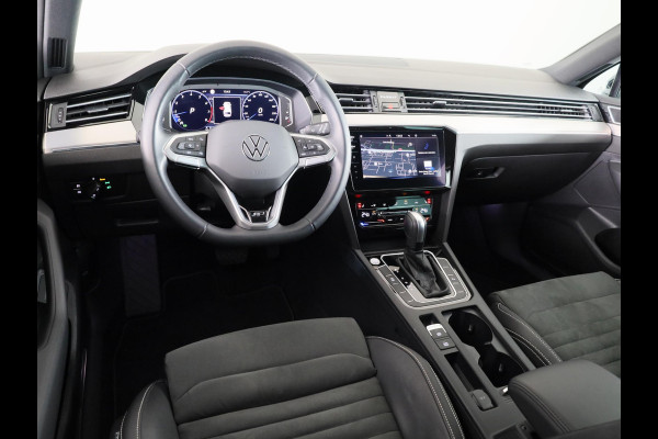 Volkswagen Passat Variant 1.5 TSI R-Line Business 150PK | Automaat (DSG) | Navigatie | Camera | Stoelverwarming | Digitaal dashboard | Led