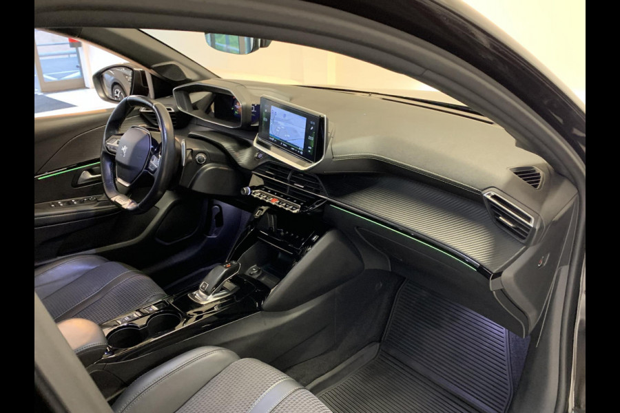 Peugeot 208 1.2 PureTech GT-Line 130PK | Automaat | Adaptieve Cruise Control | Trekhaak afneembaar |  Panoramadak | Navigatie | Achteruitrijcamera | Android auto / Apple carplay