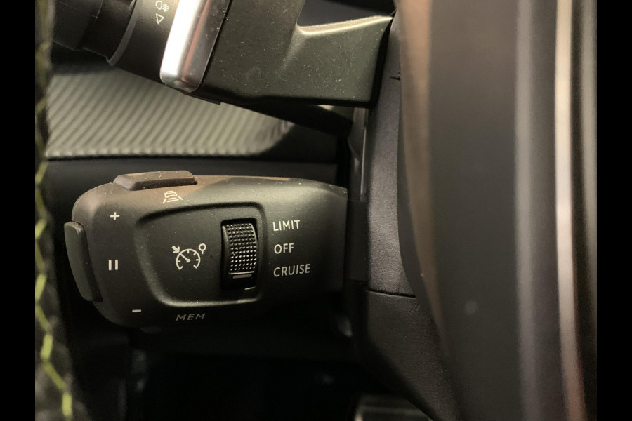 Peugeot 208 1.2 PureTech GT-Line 130PK | Automaat | Adaptieve Cruise Control | Trekhaak afneembaar |  Panoramadak | Navigatie | Achteruitrijcamera | Android auto / Apple carplay
