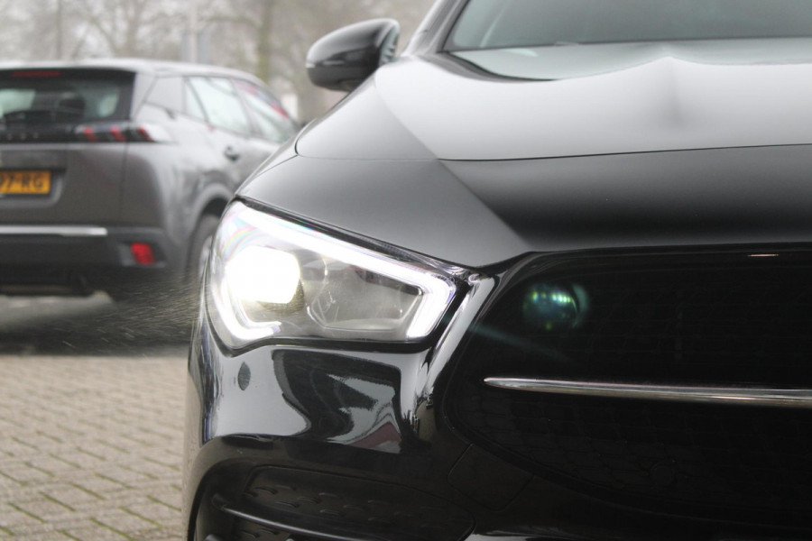 Mercedes-Benz CLA-Klasse Shooting Brake 250 e 218PK EDITION AMG | SFEER VERLICHTING | PANORAMISCH SCHUIF/KANTEL DAK | VERKEERSLICHTEN WEERGAVE | APPLE CARPLAY/ANDROID AUTO | NAVIGATIE | LED HIGH PERFORMANCE KOPLAMPEN | STOEL VERWARMING | CLIMATE CONTROL | NIGHT PAKKET | ACHTERUITRIJ CAMERA | DODEHOEK DETECTIE |