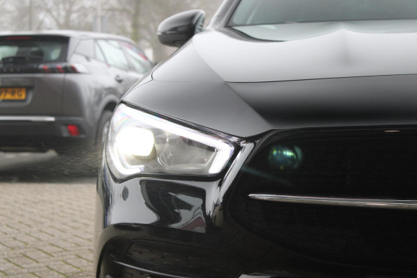 Mercedes-Benz CLA-Klasse Shooting Brake 250 e 218PK EDITION AMG | SFEER VERLICHTING | PANORAMISCH SCHUIF/KANTEL DAK | VERKEERSLICHTEN WEERGAVE | APPLE CARPLAY/ANDROID AUTO | NAVIGATIE | LED HIGH PERFORMANCE KOPLAMPEN | STOEL VERWARMING | CLIMATE CONTROL | NIGHT PAKKET | ACHTERUITRIJ CAMERA | DODEHOEK DETECTIE |