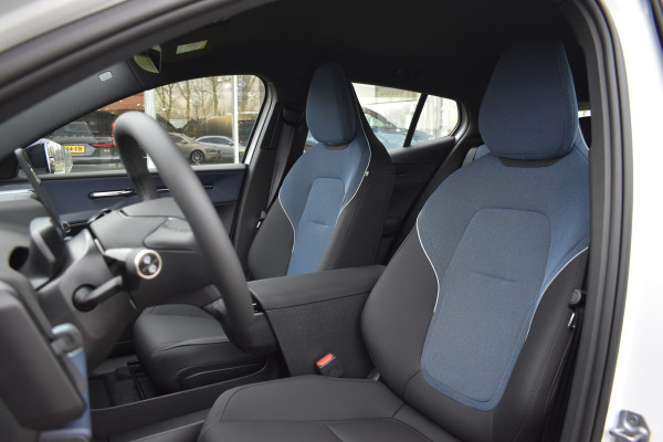 Volvo EX30 Extended Range Plus 69 kWh | 6000,- korting | Climate Pack | Apple Carplay | H&K | Camera | 19'LMV | ACC