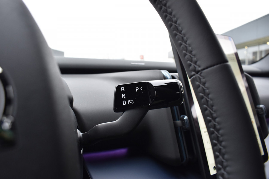 Volvo EX30 Extended Range Plus 69 kWh | 6000,- korting | Climate Pack | Apple Carplay | H&K | Camera | 19'LMV | ACC