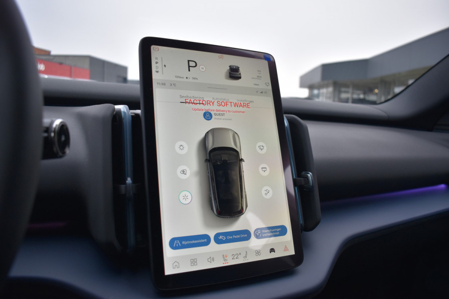 Volvo EX30 Extended Range Plus 69 kWh | 6000,- korting | Climate Pack | Apple Carplay | H&K | Camera | 19'LMV | ACC