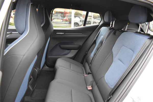 Volvo EX30 Extended Range Plus 69 kWh | 6000,- korting | Climate Pack | Apple Carplay | H&K | Camera | 19'LMV | ACC