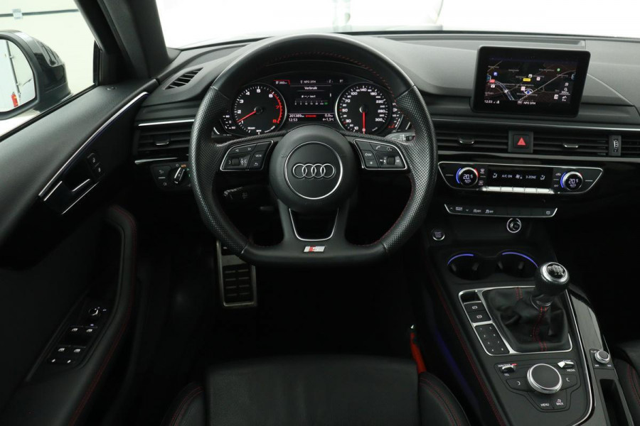 Audi A4 40 TFSI Sport S line Black Edition | Leder | Navigatie | Full LED | Sportstoelen | Climate control | Audi Sound | S Line