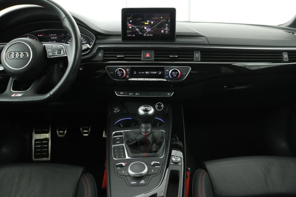 Audi A4 40 TFSI Sport S line Black Edition | Leder | Navigatie | Full LED | Sportstoelen | Climate control | Audi Sound | S Line