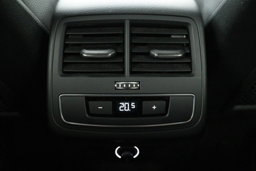 Audi A4 40 TFSI Sport S line Black Edition | Leder | Navigatie | Full LED | Sportstoelen | Climate control | Audi Sound | S Line