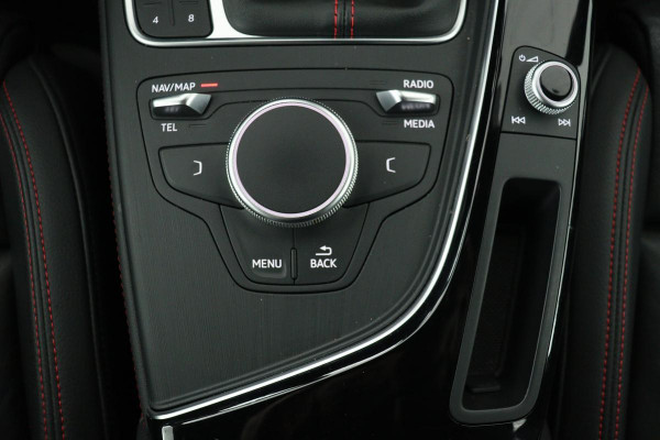 Audi A4 40 TFSI Sport S line Black Edition | Leder | Navigatie | Full LED | Sportstoelen | Climate control | Audi Sound | S Line