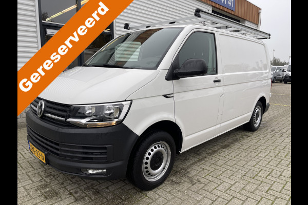 Volkswagen Transporter 2.0 TDI 102pk L1H1 Comfortline / vaste prijs rijklaar € 17.950 ex btw / lease vanaf € 329 / airco / cruise / trekhaak / imperial / Bott ingerichte laadruimte / euro 6 diesel !