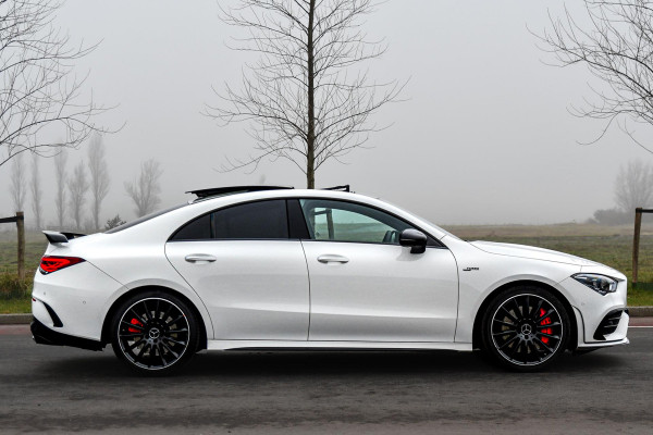 Mercedes-Benz CLA-Klasse AMG 35 4MATIC Aero. Schaal, Pano, Distro+, HUD, 360, Burm, Keyless, Dodeh, CarPlay, Sfeer!