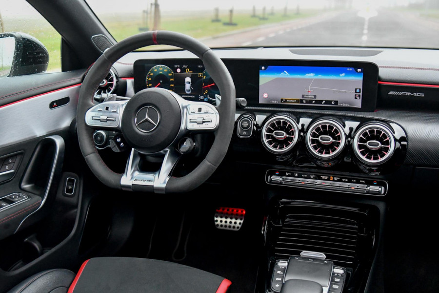 Mercedes-Benz CLA-Klasse AMG 35 4MATIC Aero. Schaal, Pano, Distro+, HUD, 360, Burm, Keyless, Dodeh, CarPlay, Sfeer!