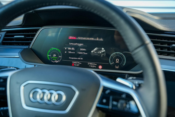 Audi e-tron 50 quattro Business edition Plus 71 kWh Panodak Leer Memory Trekhaak Camera