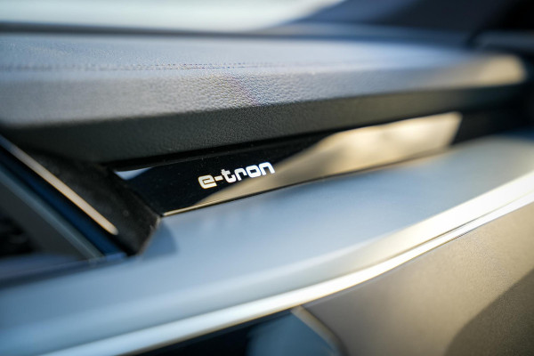 Audi e-tron 50 quattro Business edition Plus 71 kWh Panodak Leer Memory Trekhaak Camera