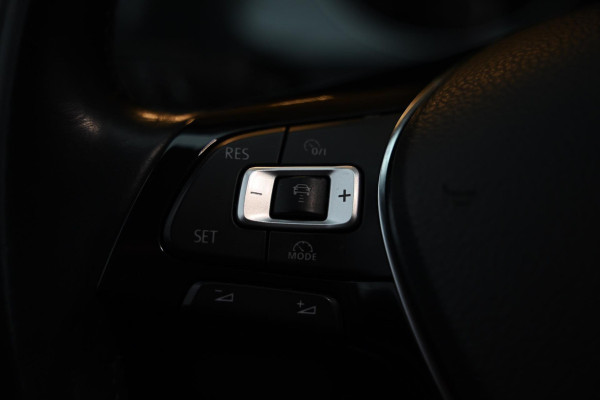 Volkswagen e-Golf - 35,8kwh - Leer - Keyless Entry - Stoelverwarming - Warmtepomp - Adaptive Cruise Control - LED Achterlichten -