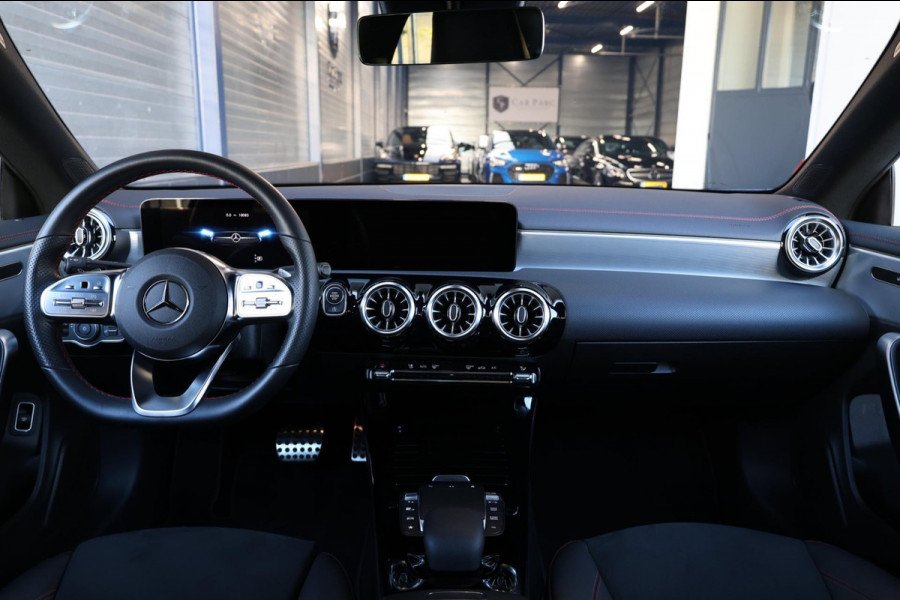 Mercedes-Benz CLA-Klasse 200 AMG LED/VIRTUAL/SFEER/PANO/ALCANTARA+S.VERWARMING/19" LMV/CAM/ACC/ECC/12 MDN GARANTIE!