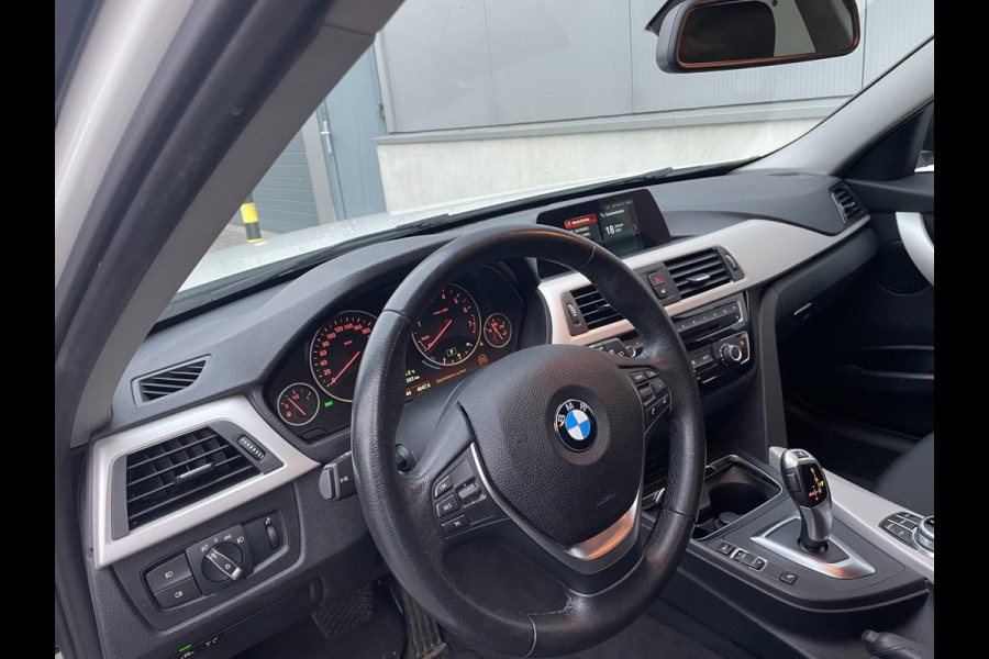 BMW 3 Serie Touring 318i Touring | LED | Cruise | Stoelverw. | Lane