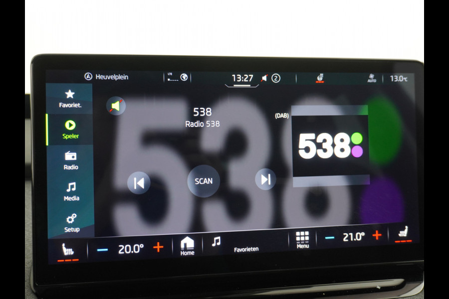 Škoda ENYAQ iV 80 Apple Carplay Android Auto-Pilot Navi Pano-dak HUD DCC Trekhaak Ecc Elec.Stoel met memory Adaptieve Cruise Control Camera Key NoodremAssist Stoelverwarming Bluetooth Dodehoek detector Draadloze tel.lader Lmv 20" Rijstrooksensor Regen-Lichtsensor DCC Adaptive Chassisregeling 1e Eigenaar