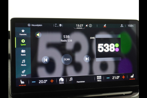 Škoda ENYAQ iV 80 Apple Carplay Android Auto-Pilot Navi Pano-dak HUD DCC Trekhaak Ecc Elec.Stoel met memory Adaptieve Cruise Control Camera Key NoodremAssist Stoelverwarming Bluetooth Dodehoek detector Draadloze tel.lader Lmv 20" Rijstrooksensor Regen-Lichtsensor DCC Adaptive Chassisregeling 1e Eigenaar