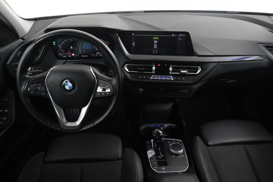 BMW 1-serie 118i Executive Edition SportLine (1e Eig, NL-auto, DealeronderH, Navi Prof, Apple Carplay, PDC V+A, Cruise Con, Etc)