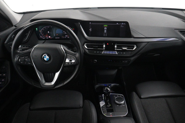 BMW 1-serie 118i Executive Edition SportLine (1e Eig, NL-auto, DealeronderH, Navi Prof, Apple Carplay, PDC V+A, Cruise Con, Etc)