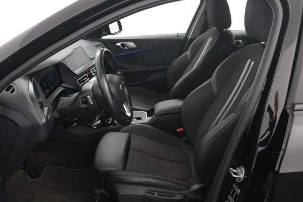 BMW 1-serie 118i Executive Edition SportLine (1e Eig, NL-auto, DealeronderH, Navi Prof, Apple Carplay, PDC V+A, Cruise Con, Etc)