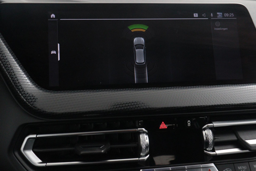 BMW 1-serie 118i Executive Edition SportLine (1e Eig, NL-auto, DealeronderH, Navi Prof, Apple Carplay, PDC V+A, Cruise Con, Etc)