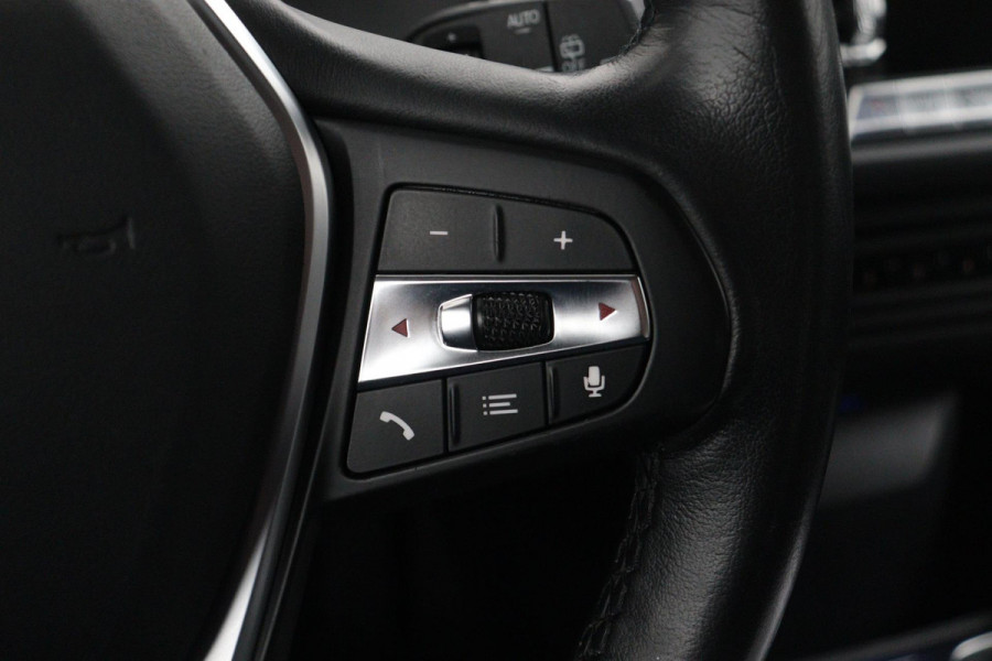 BMW 1-serie 118i Executive Edition SportLine (1e Eig, NL-auto, DealeronderH, Navi Prof, Apple Carplay, PDC V+A, Cruise Con, Etc)