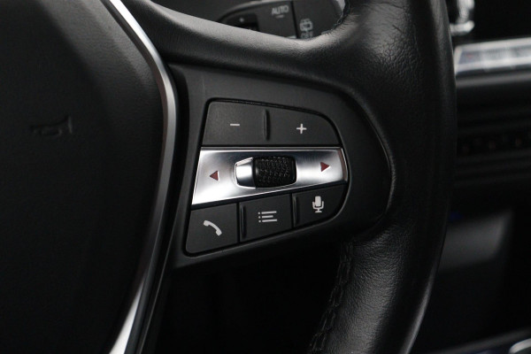BMW 1-serie 118i Executive Edition SportLine (1e Eig, NL-auto, DealeronderH, Navi Prof, Apple Carplay, PDC V+A, Cruise Con, Etc)