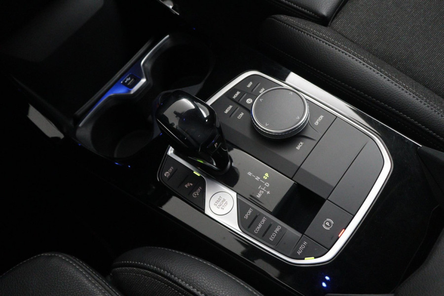 BMW 1-serie 118i Executive Edition SportLine (1e Eig, NL-auto, DealeronderH, Navi Prof, Apple Carplay, PDC V+A, Cruise Con, Etc)