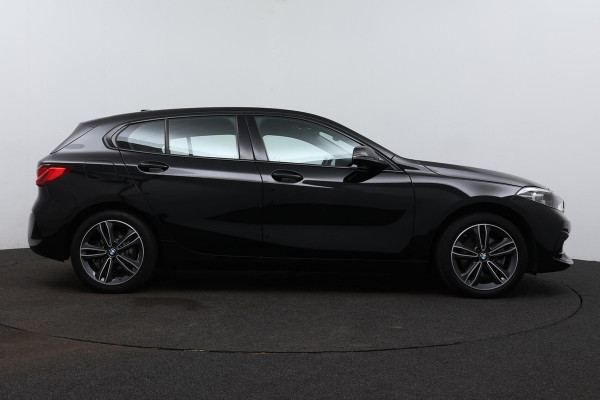 BMW 1-serie 118i Executive Edition SportLine (1e Eig, NL-auto, DealeronderH, Navi Prof, Apple Carplay, PDC V+A, Cruise Con, Etc)