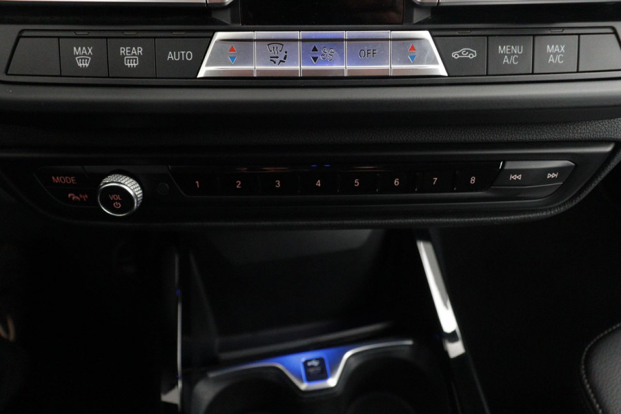 BMW 1-serie 118i Executive Edition SportLine (1e Eig, NL-auto, DealeronderH, Navi Prof, Apple Carplay, PDC V+A, Cruise Con, Etc)