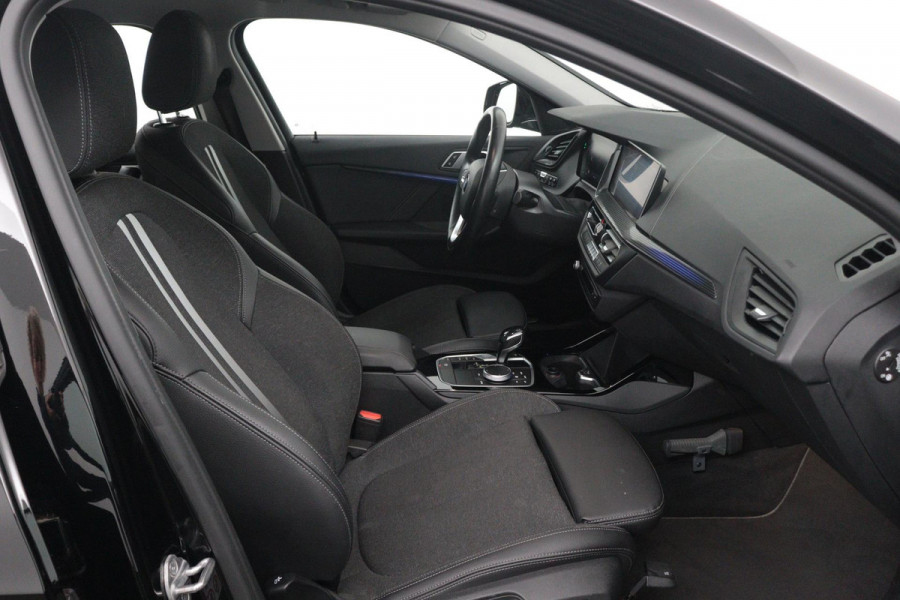 BMW 1-serie 118i Executive Edition SportLine (1e Eig, NL-auto, DealeronderH, Navi Prof, Apple Carplay, PDC V+A, Cruise Con, Etc)