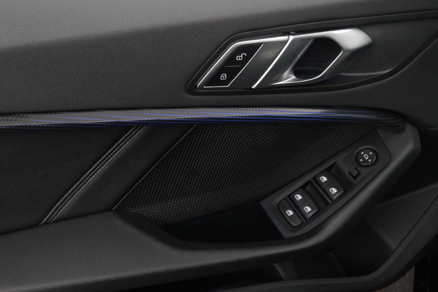 BMW 1-serie 118i Executive Edition SportLine (1e Eig, NL-auto, DealeronderH, Navi Prof, Apple Carplay, PDC V+A, Cruise Con, Etc)
