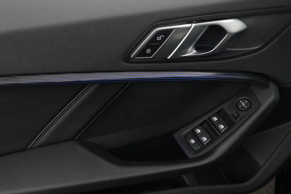 BMW 1-serie 118i Executive Edition SportLine (1e Eig, NL-auto, DealeronderH, Navi Prof, Apple Carplay, PDC V+A, Cruise Con, Etc)