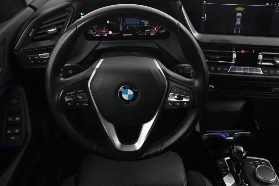 BMW 1-serie 118i Executive Edition SportLine (1e Eig, NL-auto, DealeronderH, Navi Prof, Apple Carplay, PDC V+A, Cruise Con, Etc)