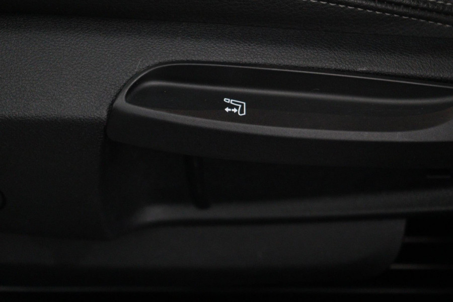 BMW 1-serie 118i Executive Edition SportLine (1e Eig, NL-auto, DealeronderH, Navi Prof, Apple Carplay, PDC V+A, Cruise Con, Etc)