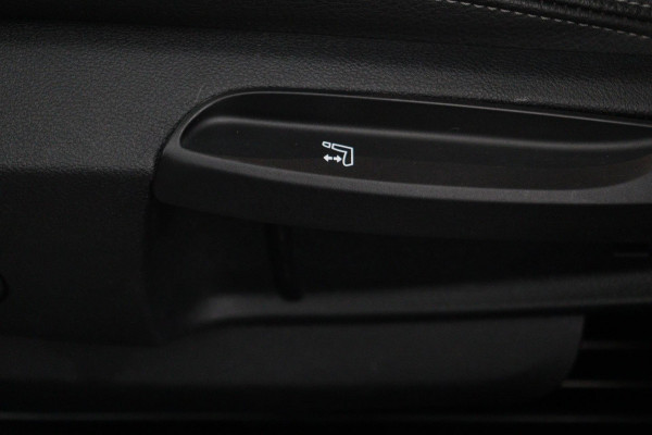 BMW 1-serie 118i Executive Edition SportLine (1e Eig, NL-auto, DealeronderH, Navi Prof, Apple Carplay, PDC V+A, Cruise Con, Etc)