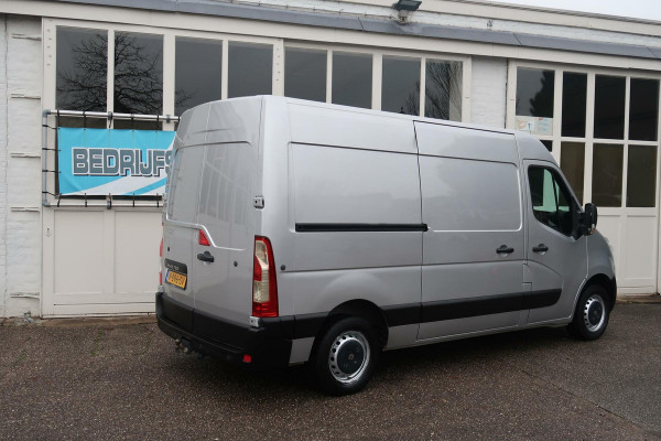 Renault Master 146PK|1eEig! L2H2|Airco|Cruise|NAVI|Trekhaak|PDC|NETJES! Renault Master 146PK|L2H2|Airco|Cruise|NAVI|Trekhaak|PDC|NETJES!