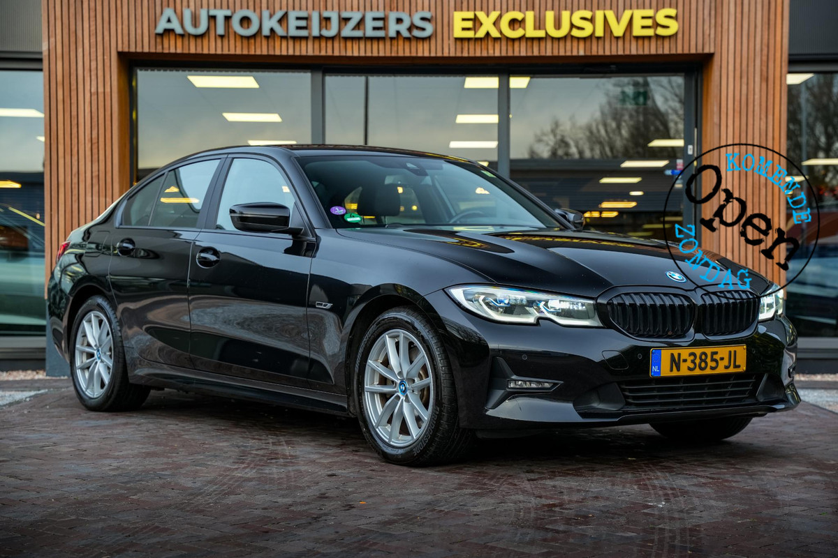 BMW 3-serie 320e Business Edition Plus Keyless Leder Stoelverw. DAB+ PDC LED 17”LM