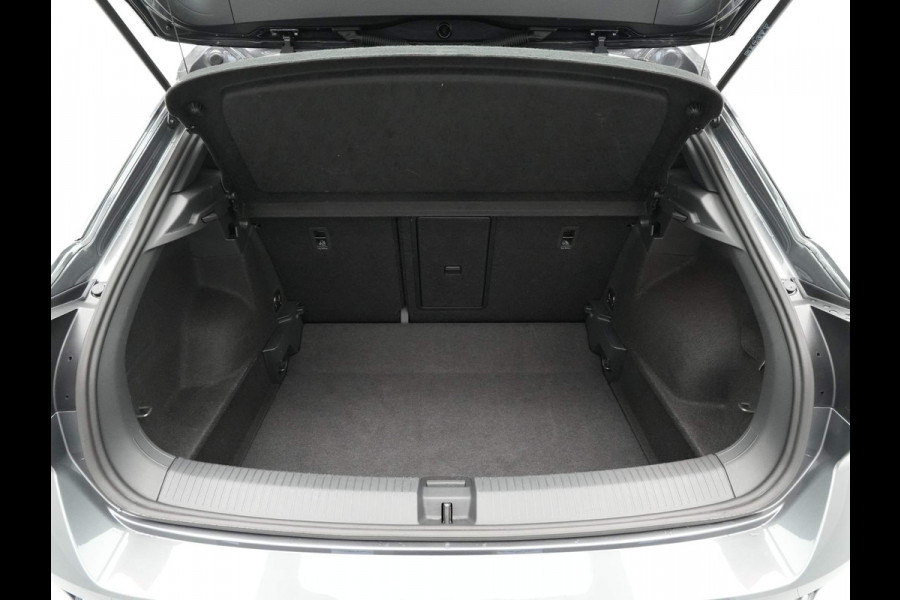 Volkswagen T-Roc 1.5 TSI 150pk DSG R-Line Private Lease 598,- pm obv 10.000km/48mnd 263