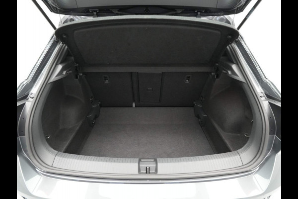 Volkswagen T-Roc 1.5 TSI 150pk DSG R-Line Private Lease 598,- pm obv 10.000km/48mnd 263